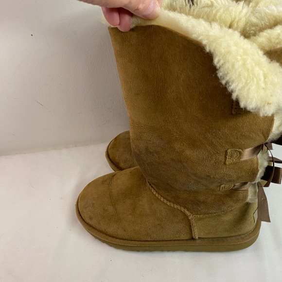 UGG Classic Tan Bailey Bow Boots S/N1090529K Women’s Size 5 - Picture 3 of 7